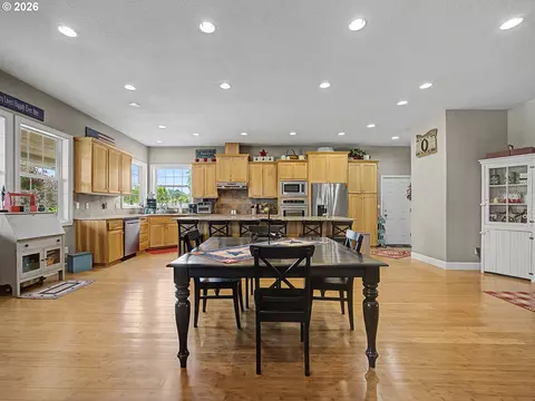 Kitchen - 18020 SE Richey Rd, Gresham, OR 97080 photo 1 of 5