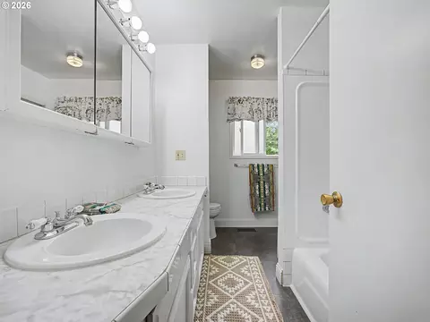 Bath - 18020 SE Richey Rd, Gresham, OR 97080 photo 4 of 4