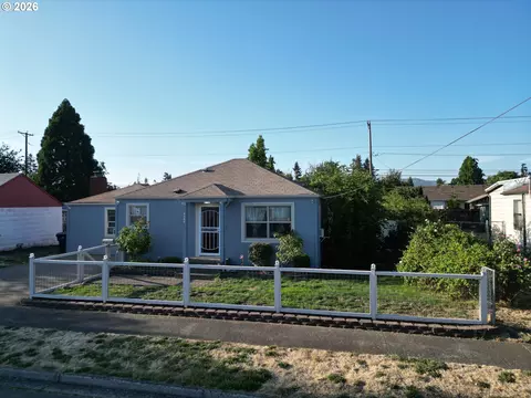 Exterior - 2460 E St, Springfield, OR 97477 photo 3 of 9