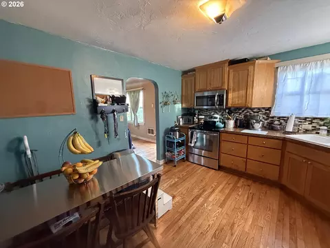 Kitchen - 2460 E St, Springfield, OR 97477 photo 4 of 5