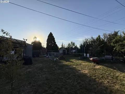 Exterior - 2460 E St, Springfield, OR 97477 photo 6 of 9