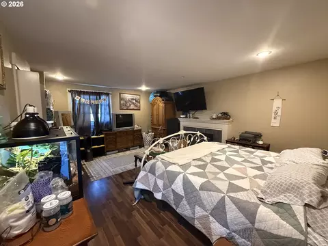 Bedroom - 2460 E St, Springfield, OR 97477 photo 3 of 10