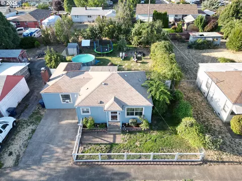 View/Area - 2460 E St, Springfield, OR 97477 photo 7 of 8