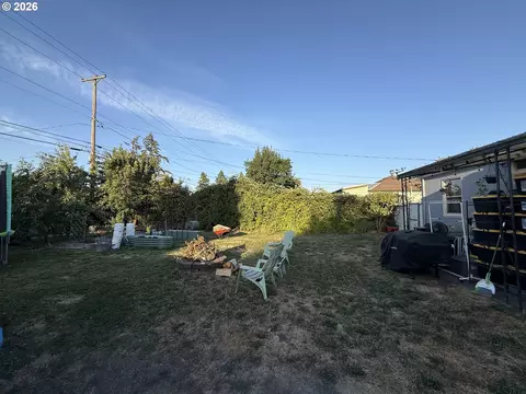 Exterior - 2460 E St, Springfield, OR 97477 photo 9 of 9