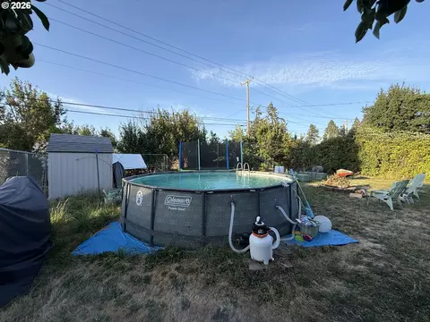 Exterior - 2460 E St, Springfield, OR 97477 photo 8 of 9