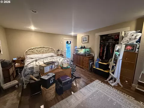 Bedroom - 2460 E St, Springfield, OR 97477 photo 2 of 10
