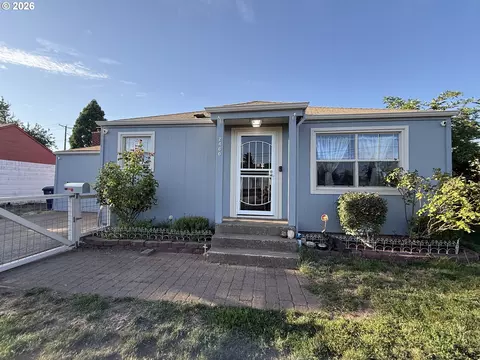 Exterior - 2460 E St, Springfield, OR 97477 photo 2 of 9