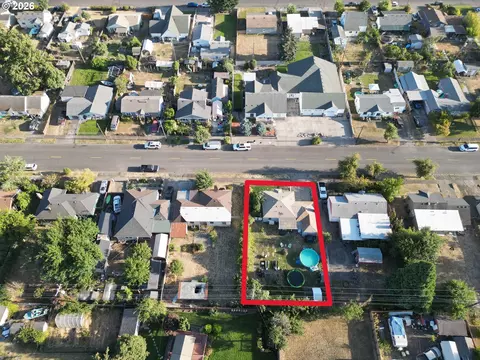 View/Area - 2460 E St, Springfield, OR 97477 photo 3 of 8