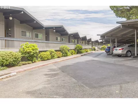 290 N 3rd Ct #15, Coos Bay, OR 97420