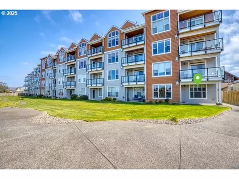 1000 N Holladay Dr #101, Seaside, OR 97138