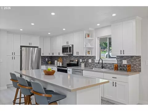 Kitchen - 4686 Cornwall St, West Linn, OR 97068 photo 1 of 4