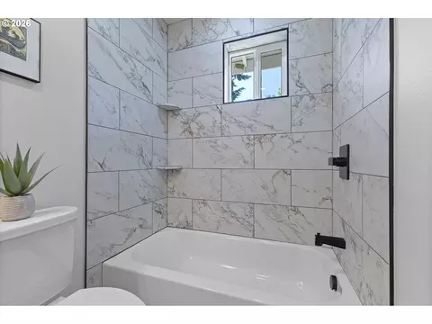 Bath - 4686 Cornwall St, West Linn, OR 97068 photo 5 of 5