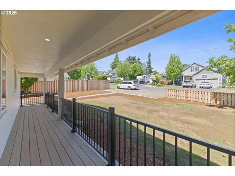 Exterior - 4686 Cornwall St, West Linn, OR 97068 photo 4 of 10