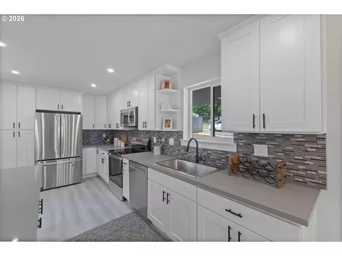 Kitchen - 4686 Cornwall St, West Linn, OR 97068 photo 4 of 4