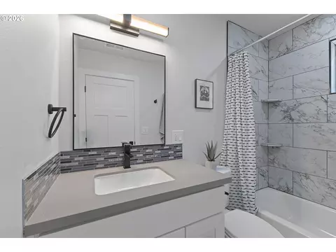 Bath - 4686 Cornwall St, West Linn, OR 97068 photo 4 of 5