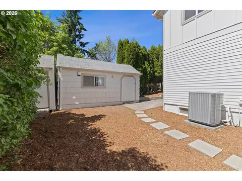 Exterior - 4686 Cornwall St, West Linn, OR 97068 photo 6 of 10
