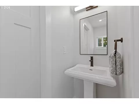 Bath - 4686 Cornwall St, West Linn, OR 97068 photo 1 of 5