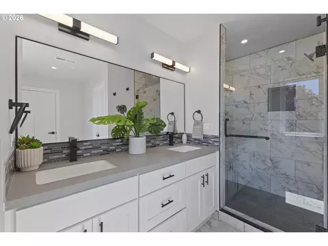 Bath - 4686 Cornwall St, West Linn, OR 97068 photo 2 of 5