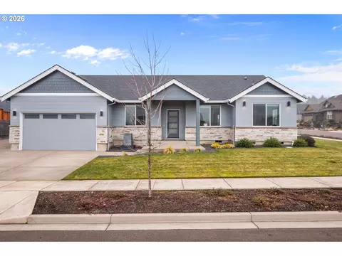819 Riley Dr, Silverton, OR 97381
