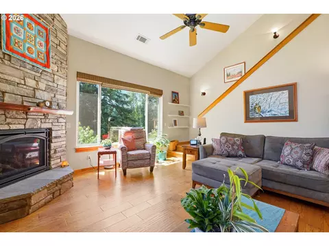 629 SE Roberts Ave, Gresham, OR 97080 photo 2