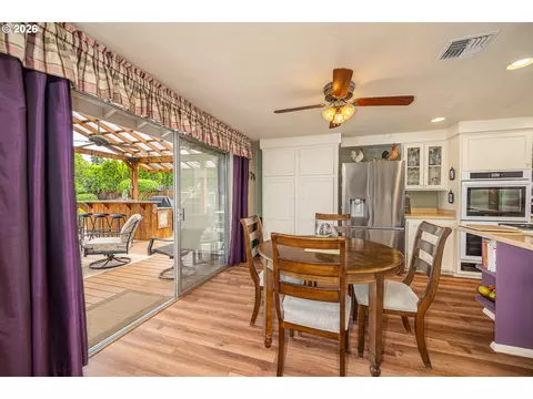 Dining - 143 Ferndale Dr, Eugene, OR 97404 photo 1 of 2
