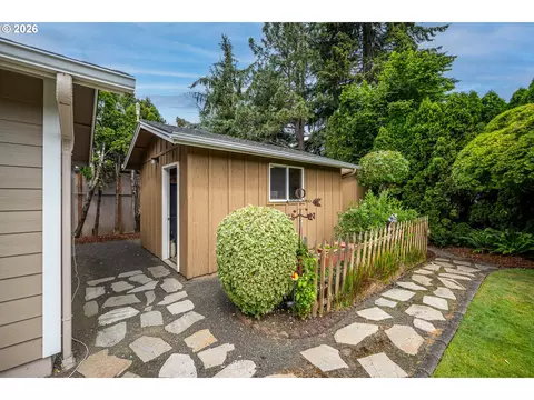 Exterior - 143 Ferndale Dr, Eugene, OR 97404 photo 13 of 13