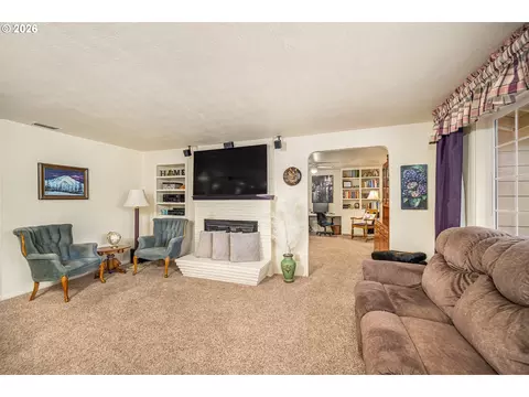 Living - 143 Ferndale Dr, Eugene, OR 97404 photo 2 of 3