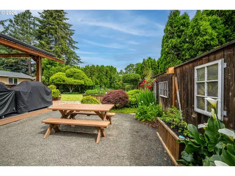 Exterior - 143 Ferndale Dr, Eugene, OR 97404 photo 7 of 13