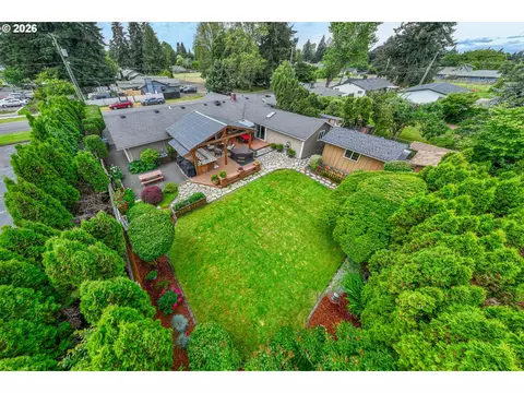 View/Area - 143 Ferndale Dr, Eugene, OR 97404 photo 1 of 7