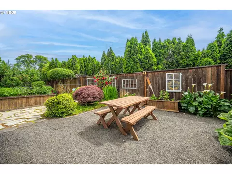 Exterior - 143 Ferndale Dr, Eugene, OR 97404 photo 5 of 13