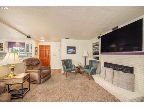Living - 143 Ferndale Dr, Eugene, OR 97404 photo 3 of 3