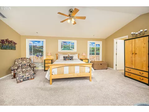 Bedroom - 143 Ferndale Dr, Eugene, OR 97404 photo 4 of 6