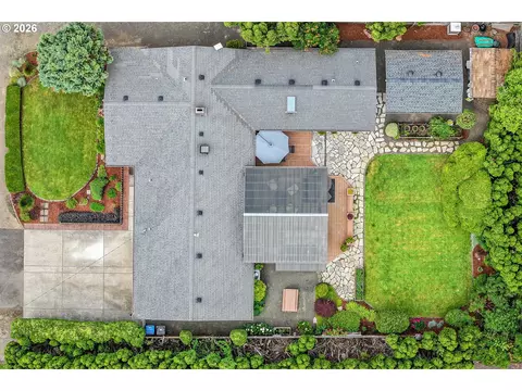 View/Area - 143 Ferndale Dr, Eugene, OR 97404 photo 2 of 7