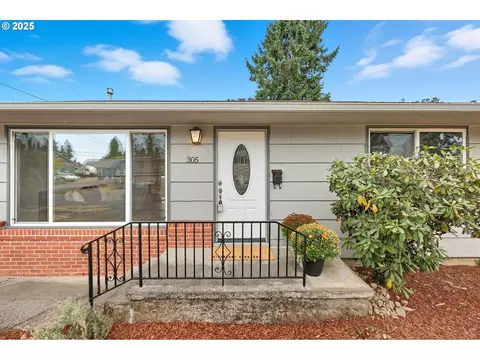 305 W Hereford St, Gladstone, OR 97027