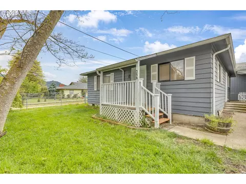 380 Weaver Ave, Myrtle Creek, OR 97457