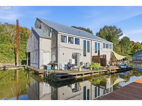 5 W Mill St #B13B14, Ridgefield, WA 98642