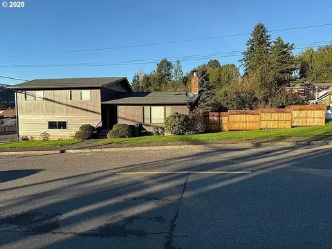 1005 Maple St, Myrtle Point, OR 97458
