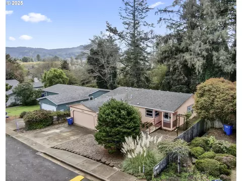2780 NE 45th St, Lincoln City, OR 97367
