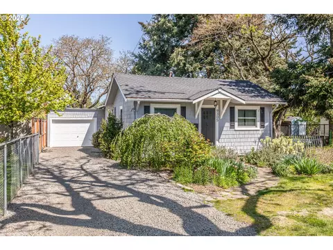 9305 SE Mill St, Portland, OR 97216