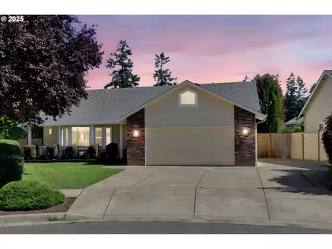 35 Daniel Dr, Eugene, OR 97404