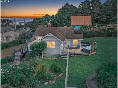 5353 SW Neal Ave, Waldport, OR 97394