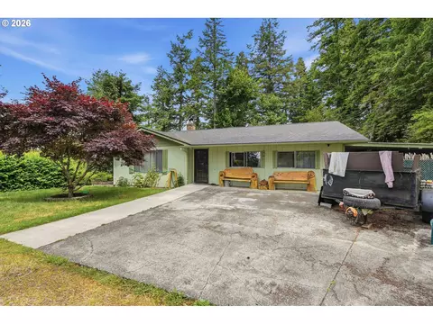 1945 Hazel St, Myrtle Point, OR 97458