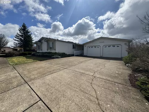 5322 Burke St, Eugene, OR 97402