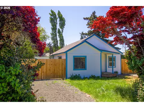 1860 30th St, Florence, OR 97439