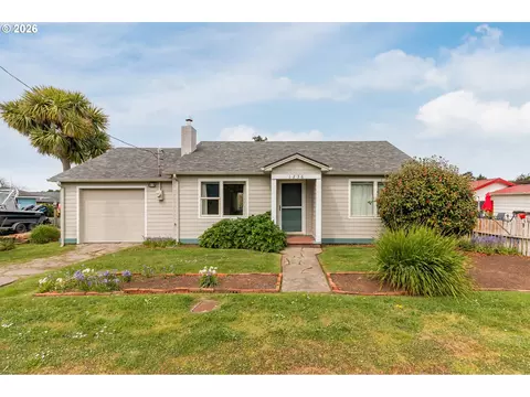 1236 SW Seabrook Ln, Waldport, OR 97394