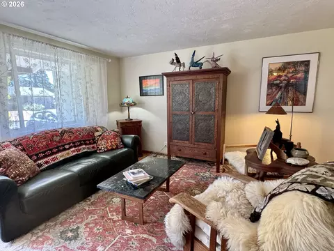 Living - 359 Norman Ave, Eugene, OR 97404 photo 2 of 4