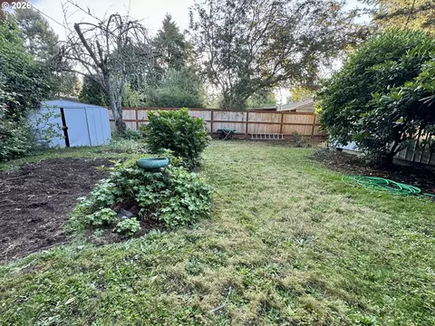 Exterior - 359 Norman Ave, Eugene, OR 97404 photo 8 of 9
