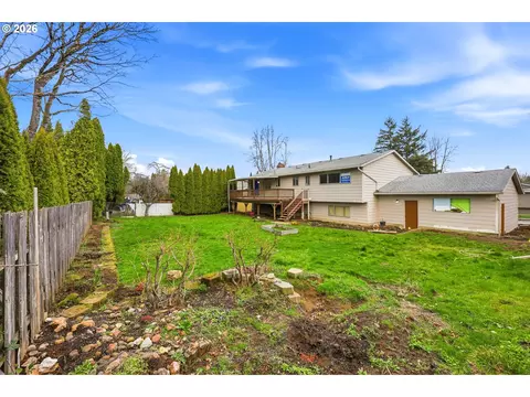 Exterior - 205 SE Olvera Ave, Gresham, OR 97080 photo 4 of 5