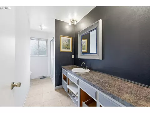 Bath - 205 SE Olvera Ave, Gresham, OR 97080 photo 1 of 1