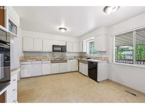Kitchen - 205 SE Olvera Ave, Gresham, OR 97080 photo 1 of 1